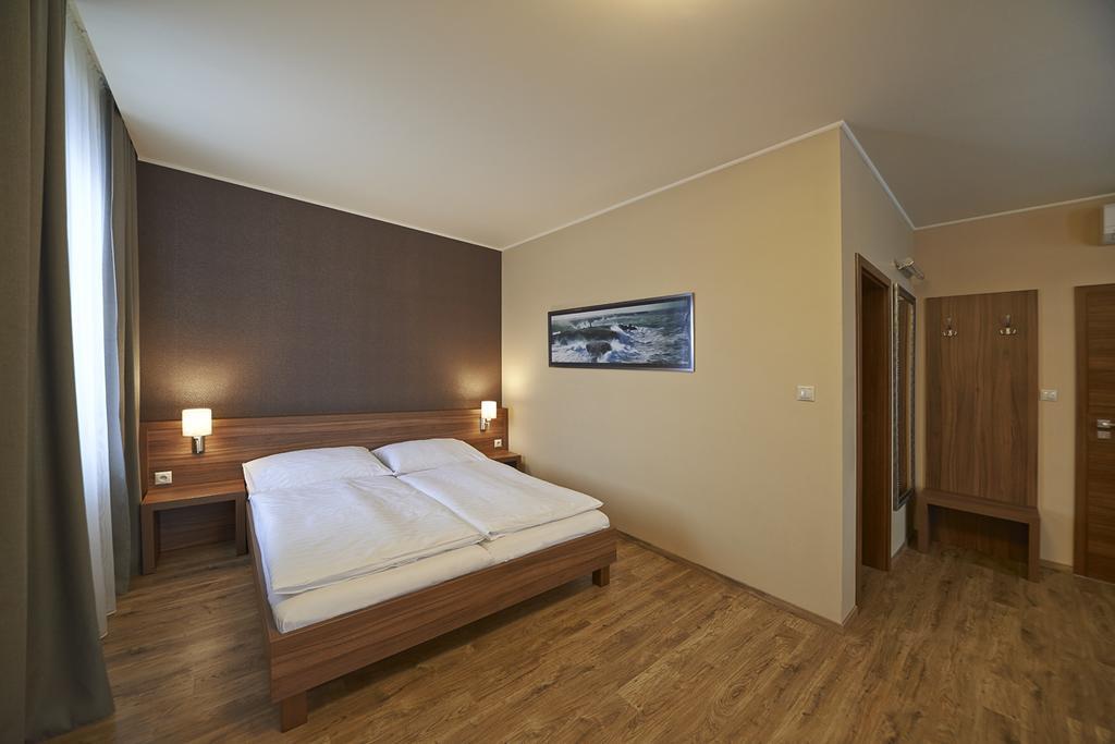 Penzion Club Скалица Экстерьер фото
